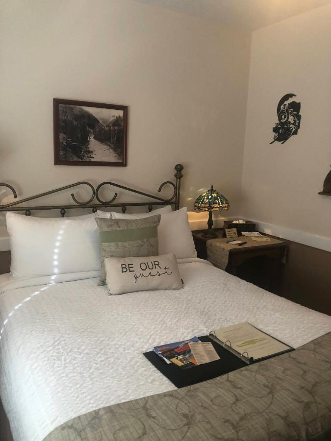 The Bent Elbow Hotel Silverton Экстерьер фото