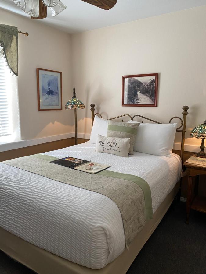 The Bent Elbow Hotel Silverton Экстерьер фото